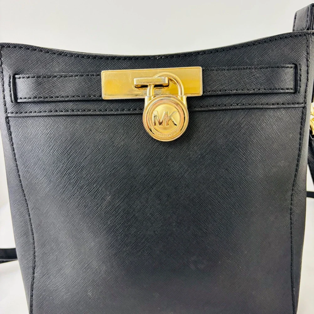 Micheal Kors Black Hamilton Traveler Leather Messenger Crossbody Bag‎